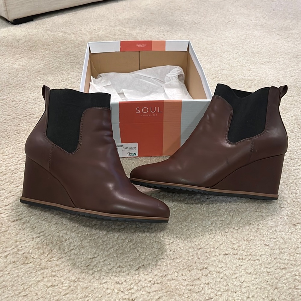 Women gently used ankle boots